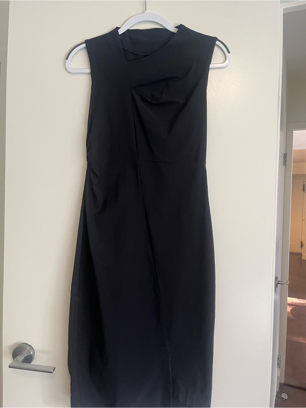 Elegant Sleeveless Black Sheath Dress